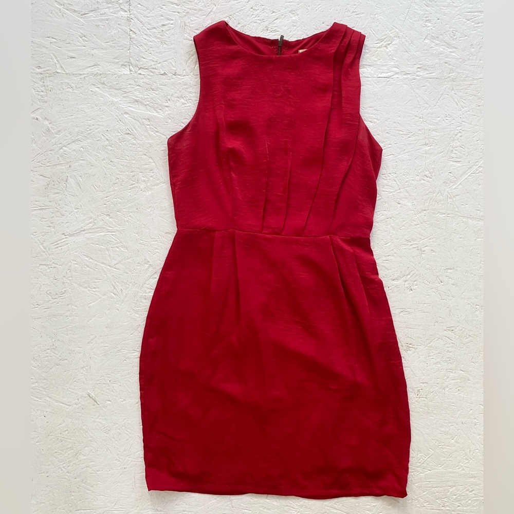 Textured red cocktail dress, exposed zipper